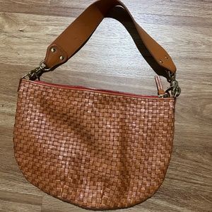 CLARE V Moyen Messenger